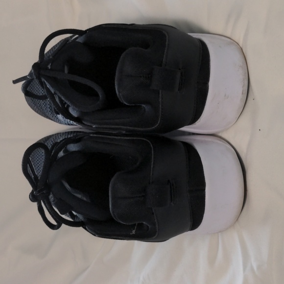 Women's Nike Legend Essential Running Shoe - Picture 4 of 8